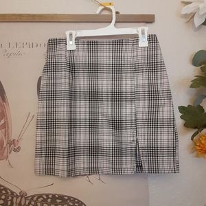 Plaid Mini skirt black and pink plaid mini skirt with slit